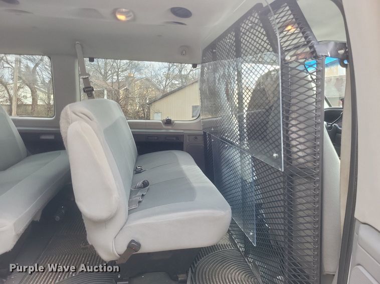 image for item MI9847 2007 Ford E350 Super Duty XLT police van