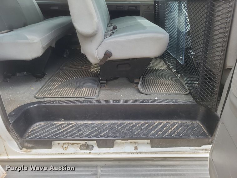 image for item MI9847 2007 Ford E350 Super Duty XLT police van