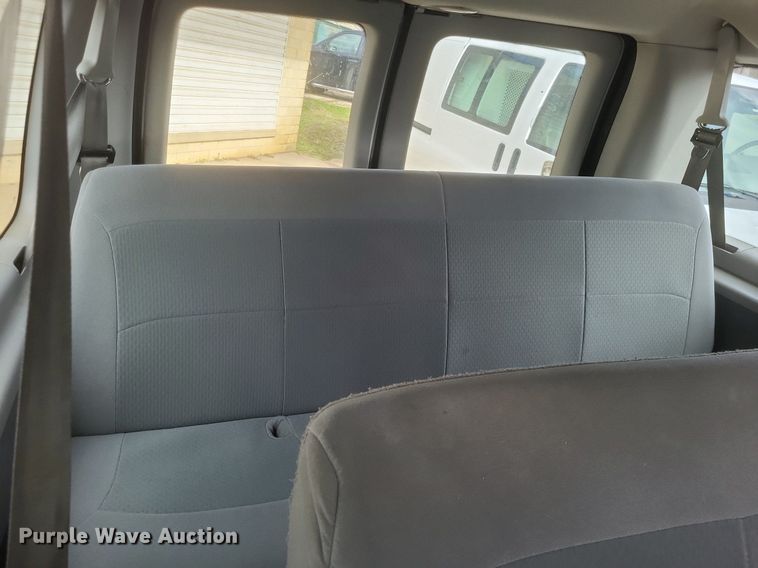 image for item MI9847 2007 Ford E350 Super Duty XLT police van