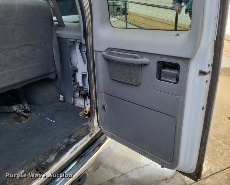 image for item MI9847 2007 Ford E350 Super Duty XLT police van