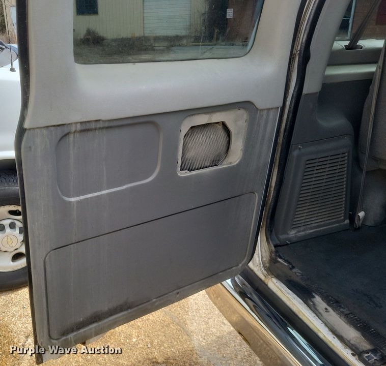 image for item MI9847 2007 Ford E350 Super Duty XLT police van