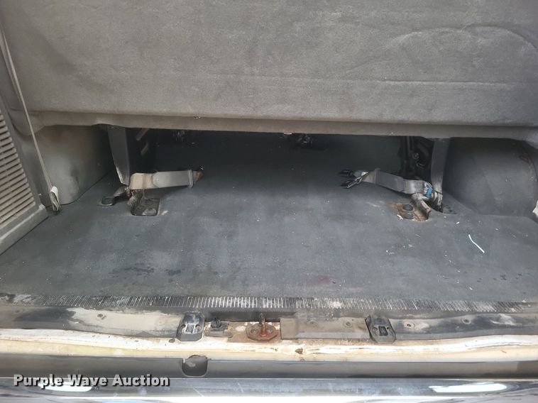 image for item MI9847 2007 Ford E350 Super Duty XLT police van