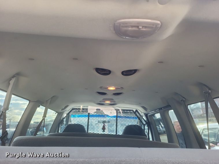 image for item MI9847 2007 Ford E350 Super Duty XLT police van