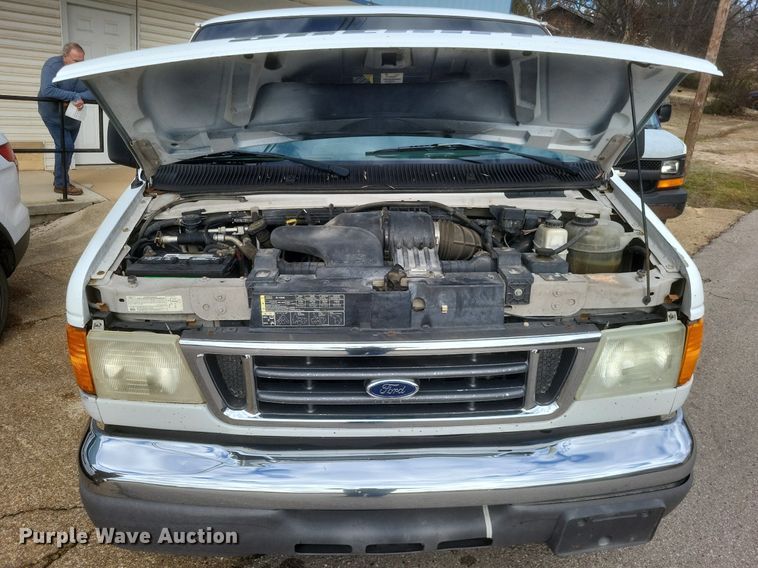 image for item MI9847 2007 Ford E350 Super Duty XLT police van