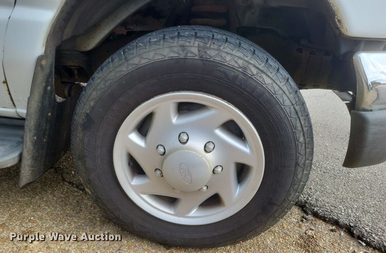 image for item MI9847 2007 Ford E350 Super Duty XLT police van