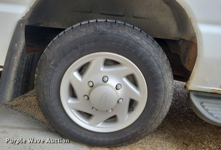 image for item MI9847 2007 Ford E350 Super Duty XLT police van