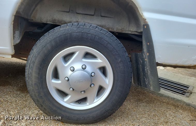 image for item MI9847 2007 Ford E350 Super Duty XLT police van