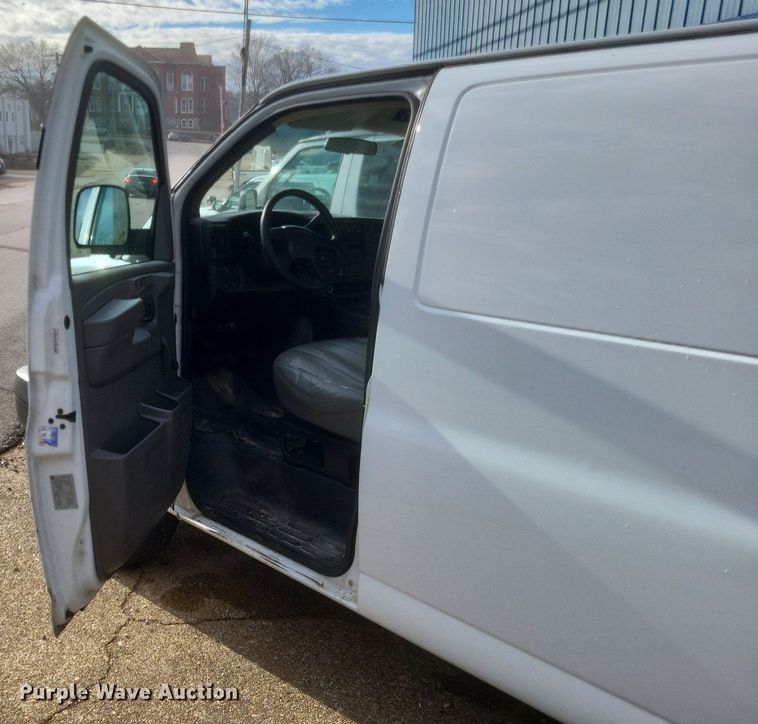 image for item MI9848 2007 Chevrolet Express  police van