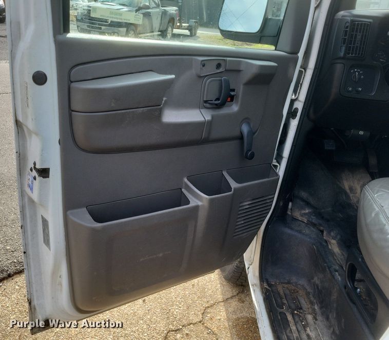 image for item MI9848 2007 Chevrolet Express  police van