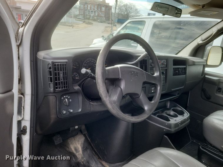 image for item MI9848 2007 Chevrolet Express  police van