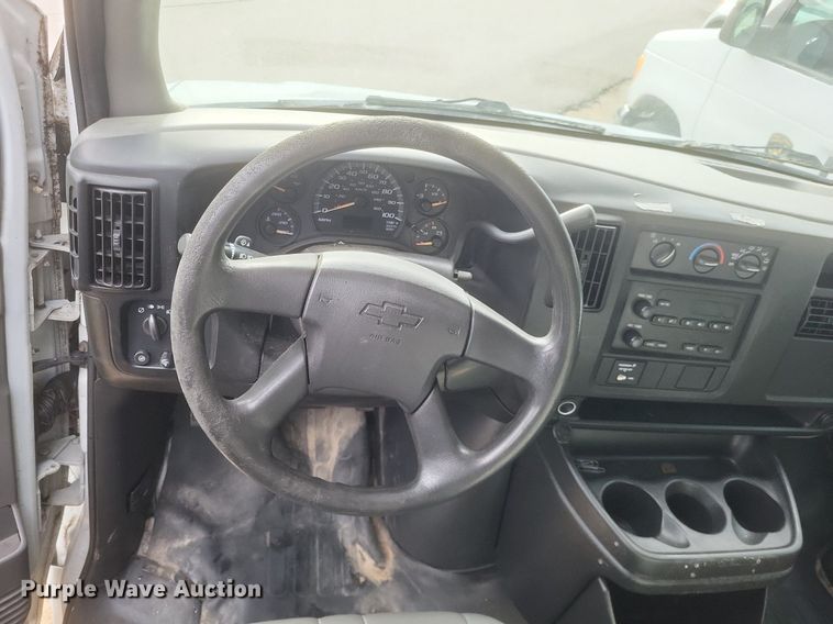 image for item MI9848 2007 Chevrolet Express  police van