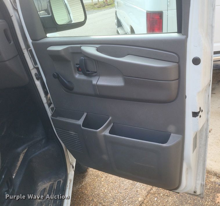 image for item MI9848 2007 Chevrolet Express  police van