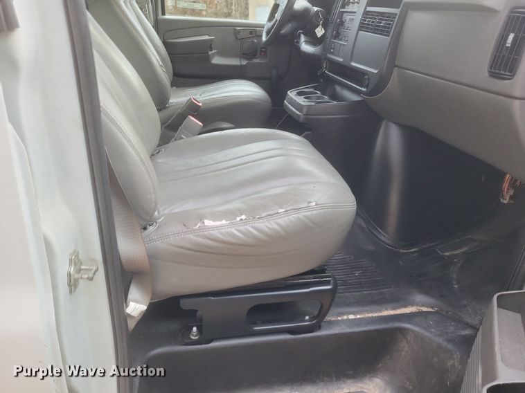 image for item MI9848 2007 Chevrolet Express  police van