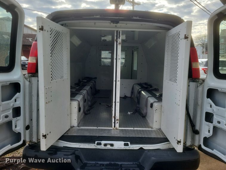 image for item MI9848 2007 Chevrolet Express  police van