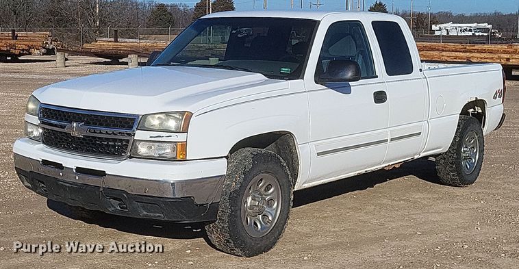 image for item MI9922 2006 Chevrolet Silverado 1500  Ext. Cab pickup truck