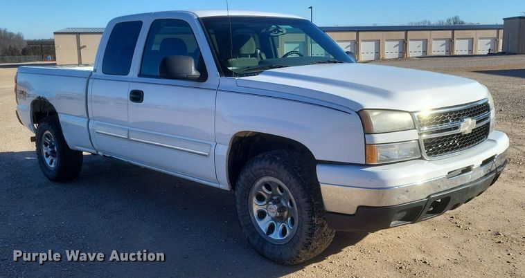 image for item MI9922 2006 Chevrolet Silverado 1500  Ext. Cab pickup truck
