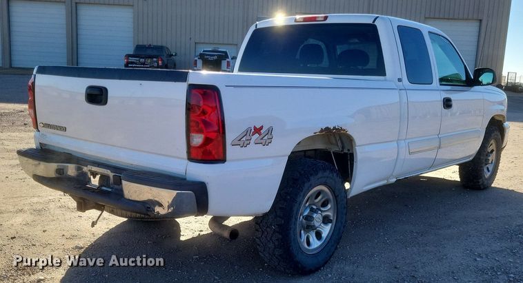 image for item MI9922 2006 Chevrolet Silverado 1500  Ext. Cab pickup truck