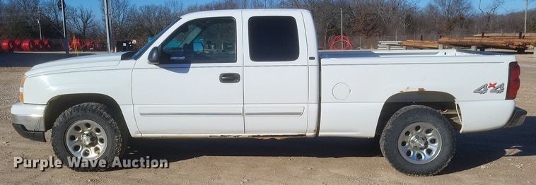 image for item MI9922 2006 Chevrolet Silverado 1500  Ext. Cab pickup truck