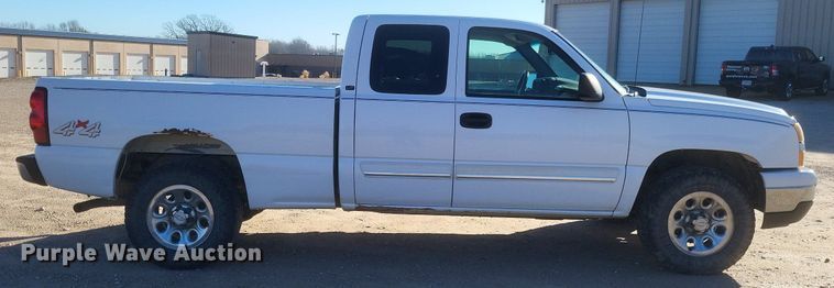 image for item MI9922 2006 Chevrolet Silverado 1500  Ext. Cab pickup truck