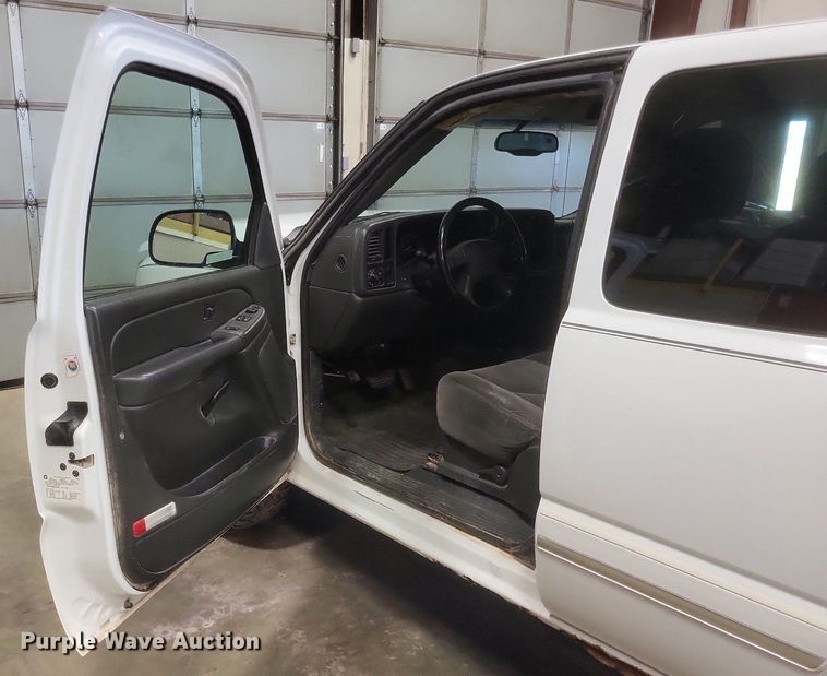 image for item MI9922 2006 Chevrolet Silverado 1500  Ext. Cab pickup truck