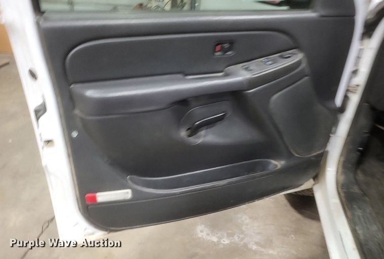 image for item MI9922 2006 Chevrolet Silverado 1500  Ext. Cab pickup truck