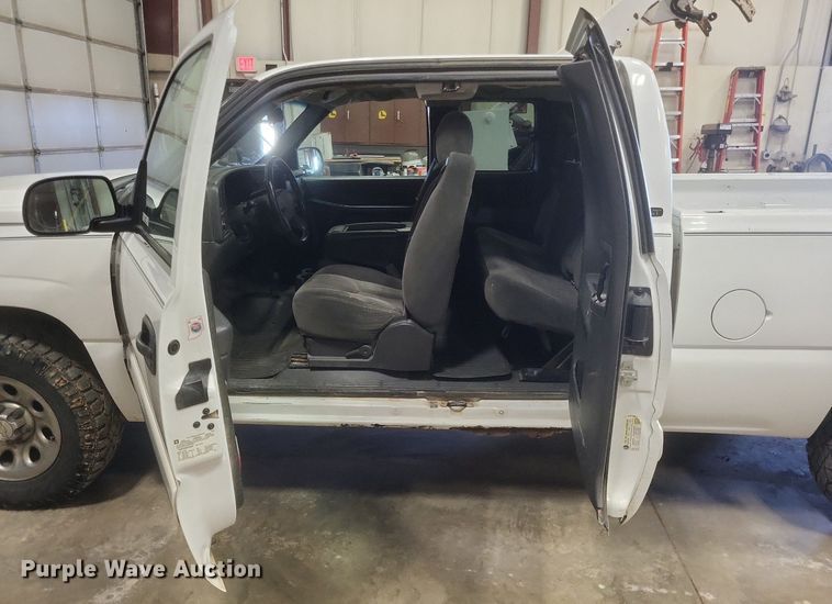 image for item MI9922 2006 Chevrolet Silverado 1500  Ext. Cab pickup truck