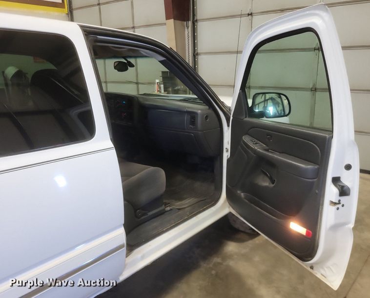 image for item MI9922 2006 Chevrolet Silverado 1500  Ext. Cab pickup truck