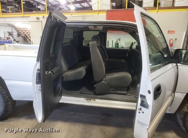 image for item MI9922 2006 Chevrolet Silverado 1500  Ext. Cab pickup truck