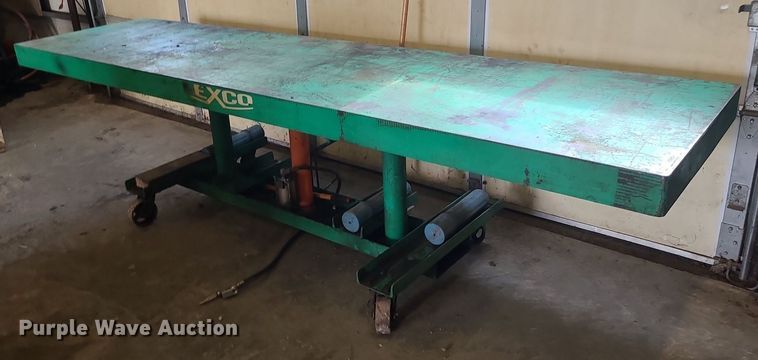 image for item MQ9584 Lexco air over hydraulic hoist table