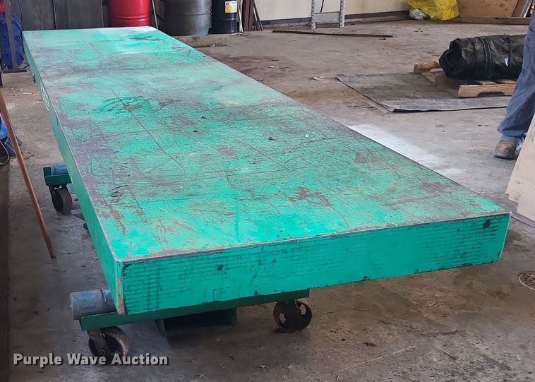 image for item MQ9584 Lexco air over hydraulic hoist table