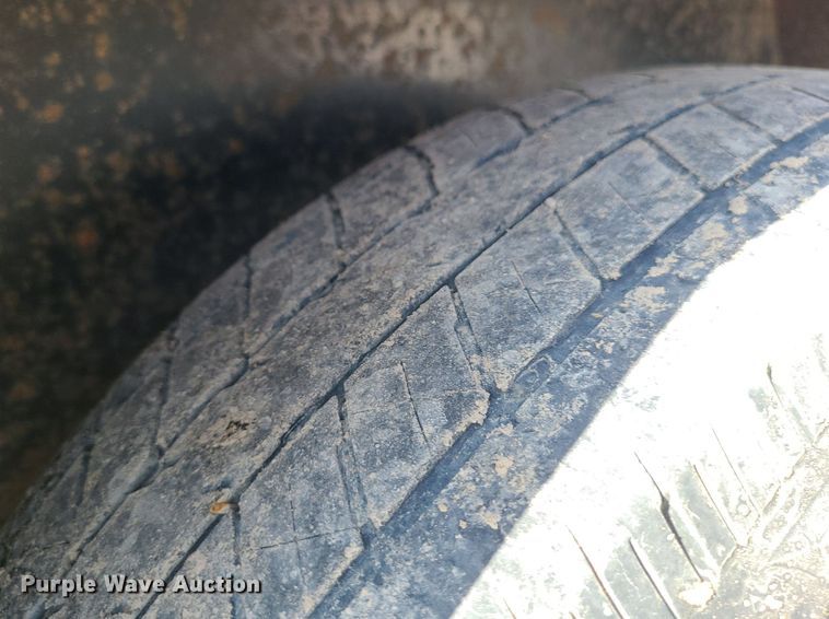 image for item MQ9606 2004 Redi-Haul RH8UT utility trailer