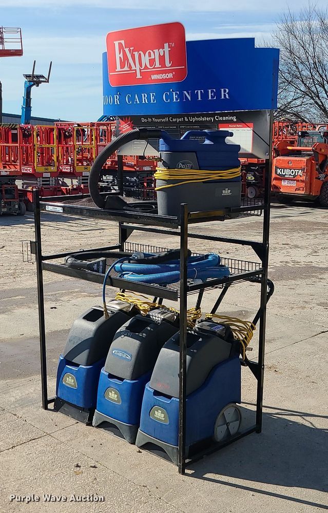 (4) Windsor Carpet cleaners in Sedalia, MO Item MQ9609 for sale