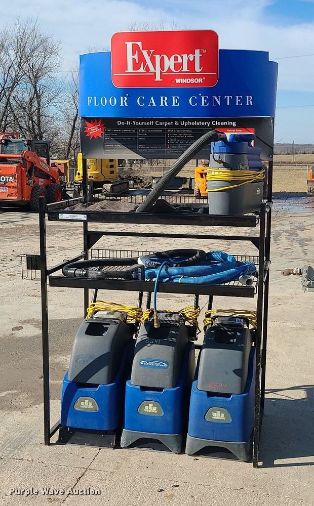 (4) Windsor Carpet cleaners in Sedalia, MO Item MQ9609 for sale