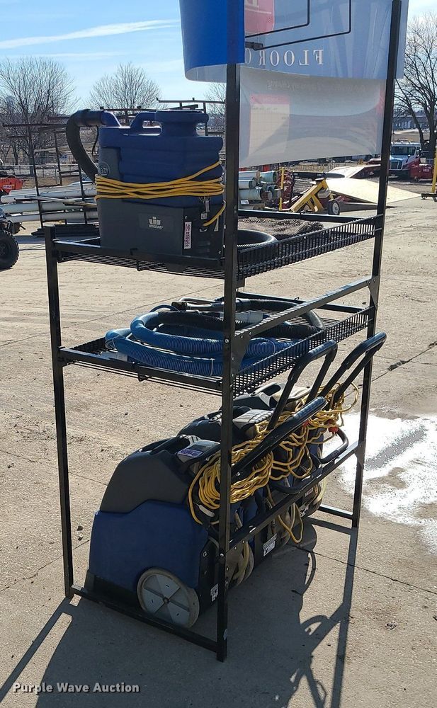 (4) Windsor Carpet cleaners in Sedalia, MO Item MQ9609 for sale