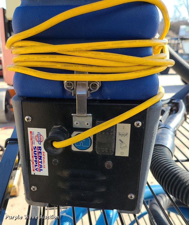 (4) Windsor Carpet cleaners in Sedalia, MO Item MQ9609 for sale