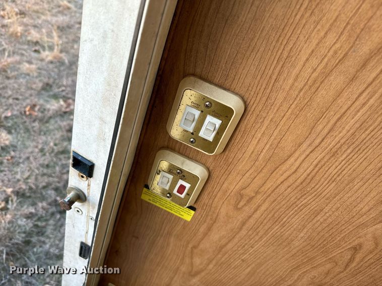 image for item NA9762 1999 Southwind  Fleetwood RV