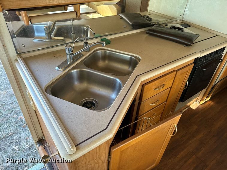 image for item NA9762 1999 Southwind  Fleetwood RV