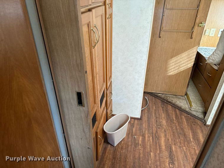 image for item NA9762 1999 Southwind  Fleetwood RV