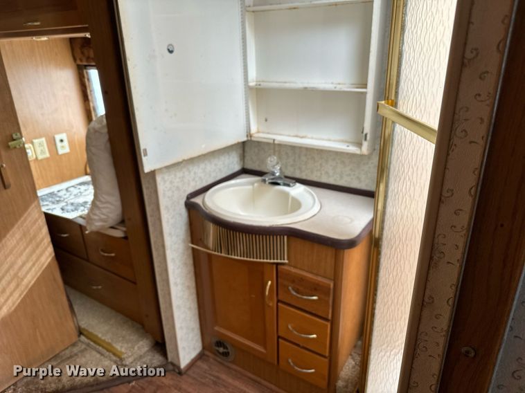 image for item NA9762 1999 Southwind  Fleetwood RV