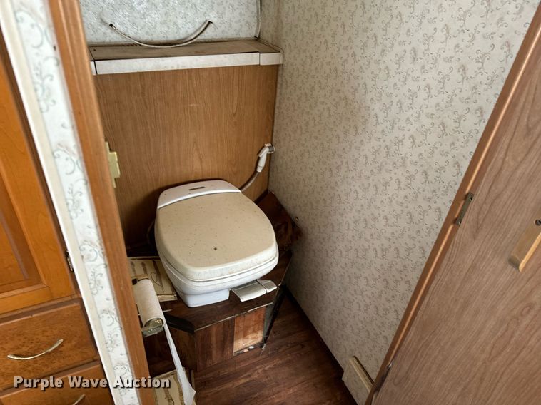 image for item NA9762 1999 Southwind  Fleetwood RV