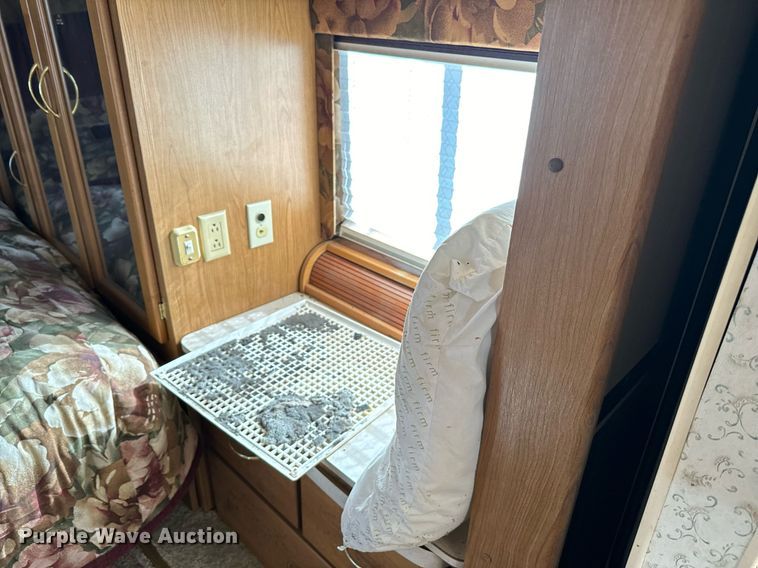 image for item NA9762 1999 Southwind  Fleetwood RV