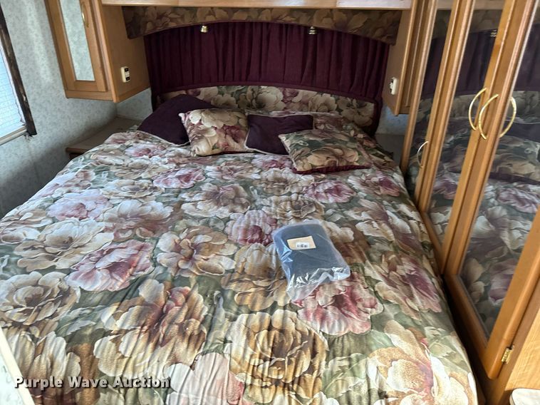 image for item NA9762 1999 Southwind  Fleetwood RV