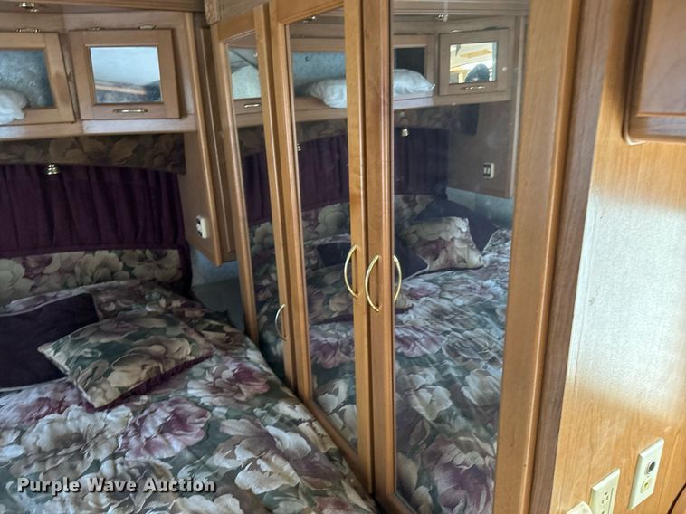 image for item NA9762 1999 Southwind  Fleetwood RV