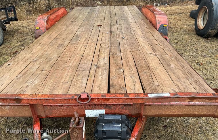 image for item NA9773 1998 Diamond C utility trailer