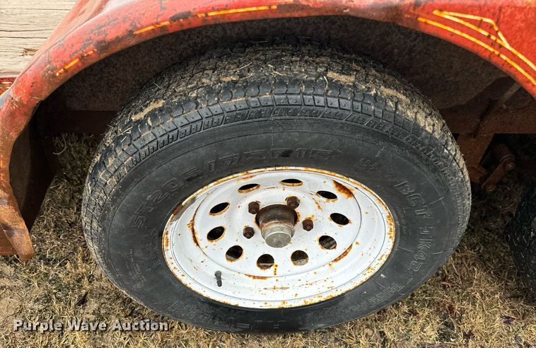 image for item NA9773 1998 Diamond C utility trailer