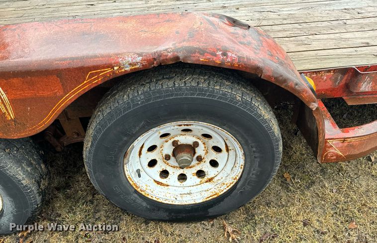 image for item NA9773 1998 Diamond C utility trailer