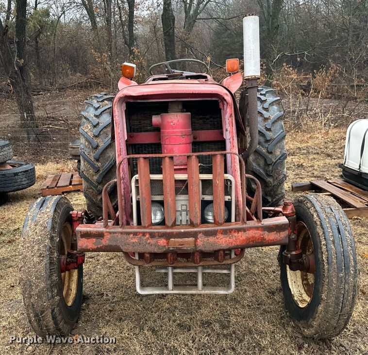 image for item NA9777 International 354 tractor