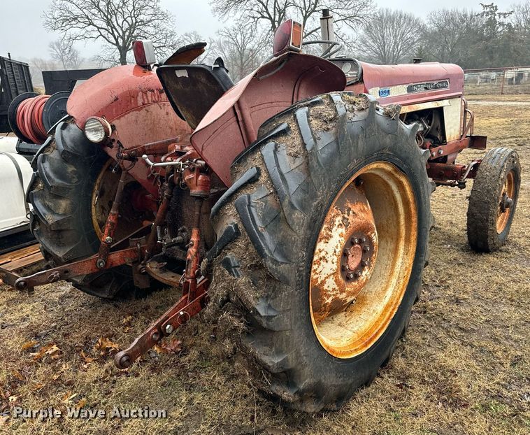 image for item NA9777 International 354 tractor
