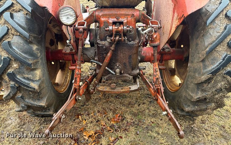 image for item NA9777 International 354 tractor