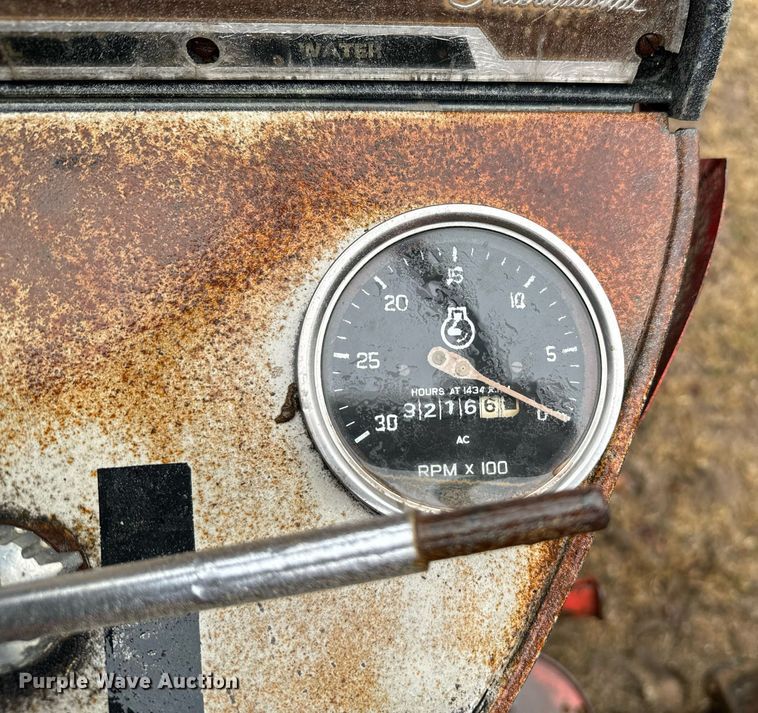 image for item NA9777 International 354 tractor